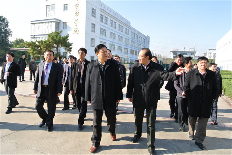 农业部副部长于康震视察威廉希尔中文网站倍康公司