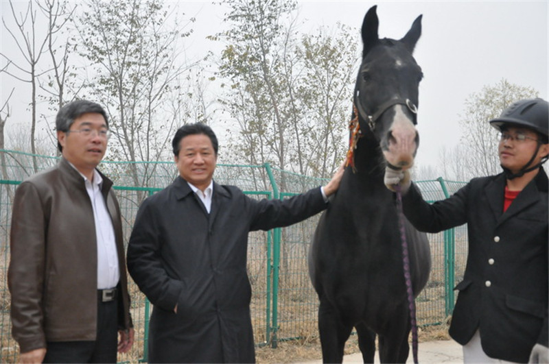 天津市委统战部部长刘长喜一行到华牧中心调研