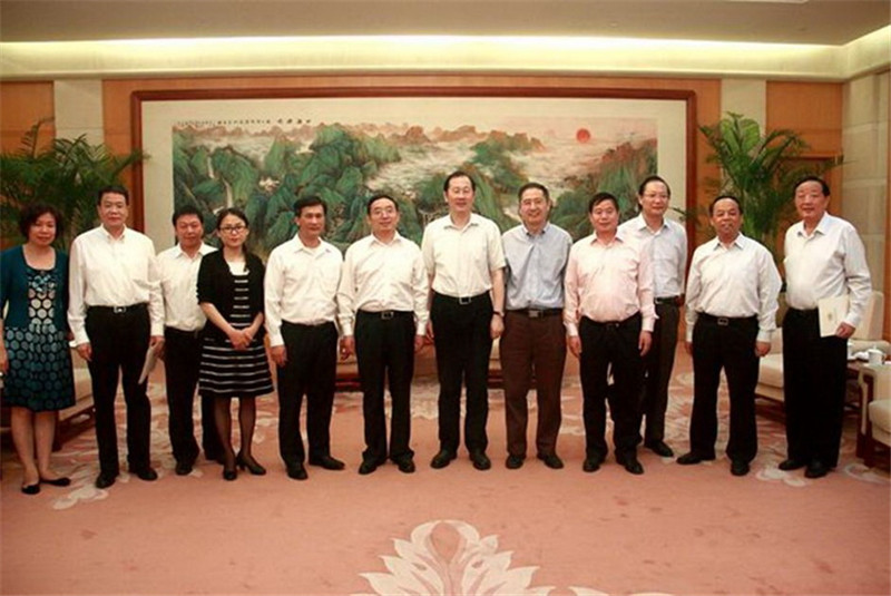 张春新董事长一行考察天津东疆保税区